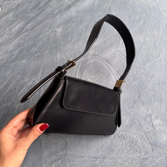Zara Classic Trapeze Minimalist Black Shoulder Bag - Picture 4 of 8